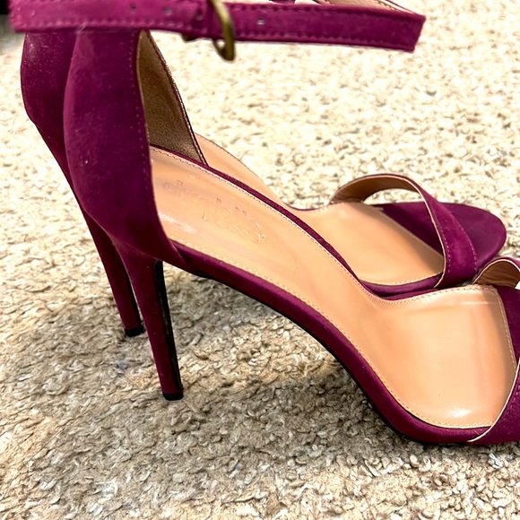 Women 4’ sandals - Picture 3 of 3